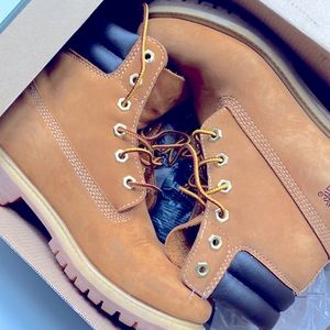Gently used timberland women boots